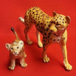 Cheetah Figurines Adult Cheetah & Cub Wildlife